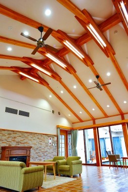 交流ホールの扉