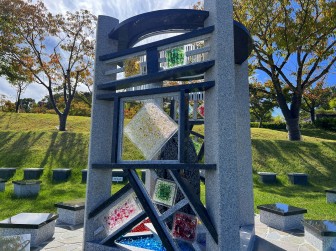 (93)大阪府河内長野市 南大阪霊園様③ 樹木葬モニュメント フュージングガラス