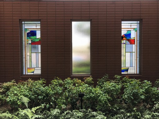 修理作業中に仮ガラスを設置