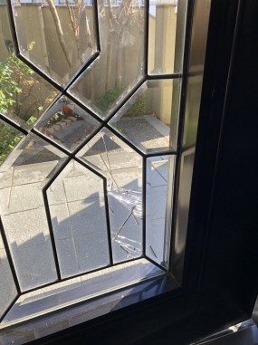 破損して処分されたステンドグラス