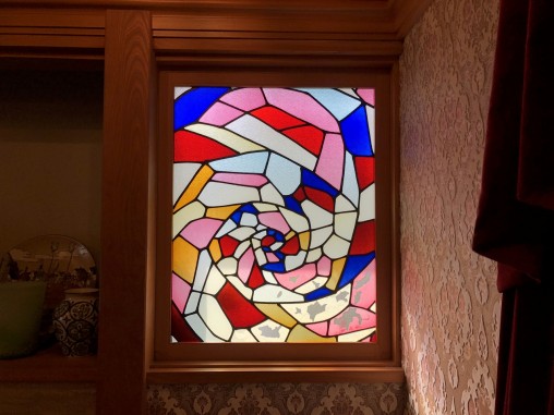 交換前・偽物ステンドグラス(劣化による剥がれ有り)