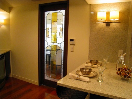 フリモント社のアンティークガラスを使用