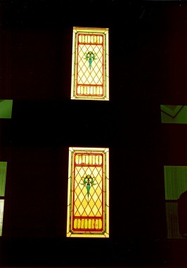 夜間、外からも綺麗に見えます